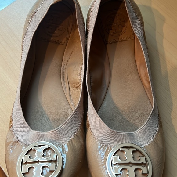 TORY BURCH Tan Patent Leather Ballet Flats Size 6 - Picture 6 of 13